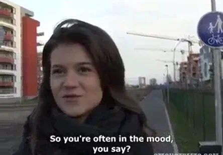 Je suis une fille de la c&ocirc;te ouest qui aime les filles et qui a un app&eacute;tit insatiable pour les conversations coquines