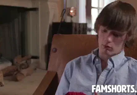 Jai envie de me faire baiser le cul avec une grosse bite bien épaisse.