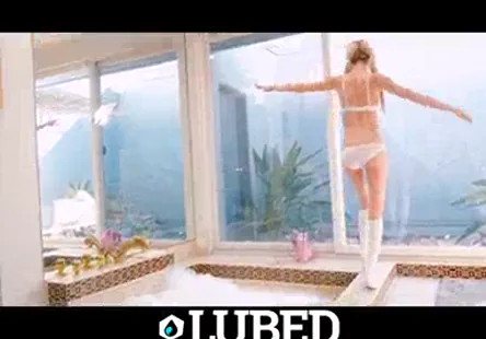 La salope haruka oosawa sest fait baiser par une bande de mecs dans un gangbang.