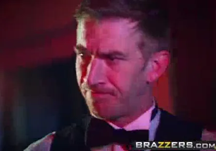 Le dirty talk est un excellent moyen dexprimer sa sexualité et de communiquer avec son partenaire, alors pourquoi ne pas lutiliser sil ne peut pas le supporter, vous devrez peut-être trouver quelquun qui apprécie les finesses de la saleté.