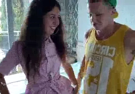 Baise cette salope comme un vrai cow-boy