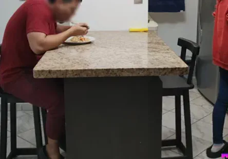 Baise la salope asiatique pendant quelle suce la bite de sa collègue nozomi hazuki, une star du porno.