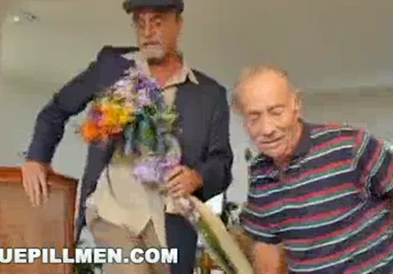 Je suis une star du porno qui adore se faire pilonner le cul par de grosses bites, surtout quand elles jouissent profondément en moi.