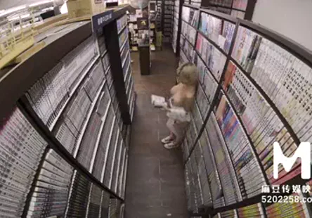 Old geezer humping hot little whore