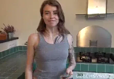 Une blonde amateur en chaleur sest fait baiser sur une sex tape faite maison.