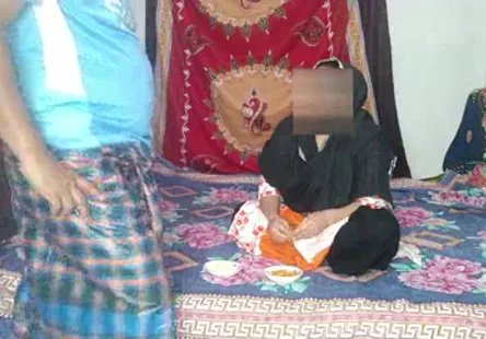 Le sexe de masturbation chaud avec de gros seins est un must pour tous les pervers