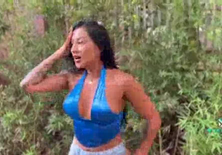 La phrase originale signifie que la personne a des relations sexuelles avec quelquun quelle ne connaît pas, ce qui pourrait être traduit par avoir des relations sexuelles avec un inconnu. dans largot du porno cochon, cela peut se traduire par - se faire b