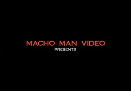 Cet agent féminin est le plus beau cul que vous ayez jamais vu