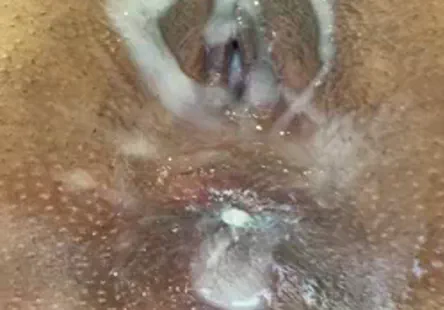 A une grosse bite qui est toujours dure et prête à laction. il adore baiser et sucer les seins, le cul et la chatte de ses partenaires. il peut passer toute la nuit sans jouir, et il ne manque jamais de faire jouir sonses partenaire(s) plusieurs fois.