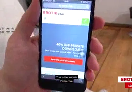 Son dom lui donne limpression dêtre une poubelle à sperme sans valeur après lavoir forcée à lécher ses bottes.