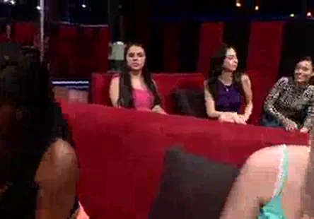 Brooklyn blue, la star du porno blonde et sexy, détruit une relation en baisant le mari.