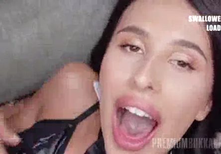 Cameltoe lace tease pussy sneak peek with a lacy touch.