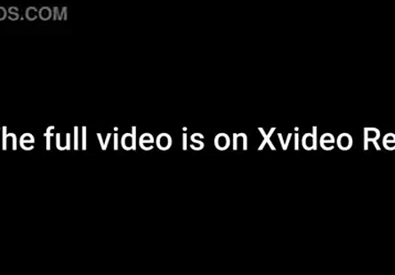 Pourrait être réécrit comme un groupe dhommes faisant lamour avec une femme simultanément, tous en même temps.