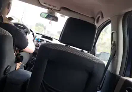 Pourrait être réécrit comme ces mères lesbiennes en chaleur sembrassent et se lèchent la chatte