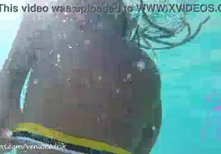 Une vidéo hardcore faite maison avec un couple interracial qui senvoie en lair.