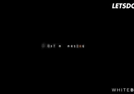 - blondie maid se fait trouer le cul sur webcam