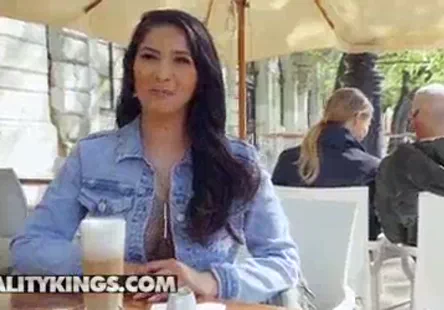 Elle sest fait baiser pour de largent.