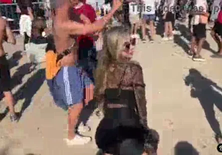 Je veux que tu me baises comme une salope et que tu avales mon sperme, sale pute