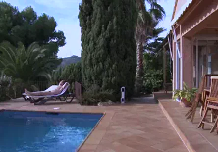 Je suis une salope en chaleur qui adore se faire baiser par de grosses bites, surtout si elles appartiennent à des hommes musclés avec dénormes bites.