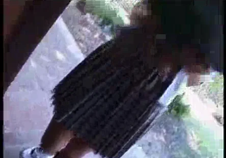 Cette brune sexy se fait baiser le visage avec du sperme.