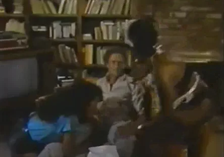 Ces quatre filles chaudes aux gros seins font une orgie sauvage pleine dactes sexuels pervers.