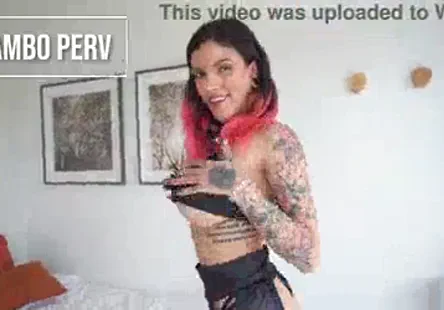 Haruka, vêtue dun filet de pêche, suce une bite comme une pro.