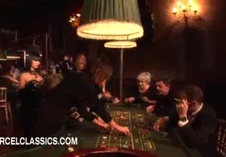 Nous avons un énorme donger qui baise la chatte de ma fille comme sil ny avait pas de lendemain