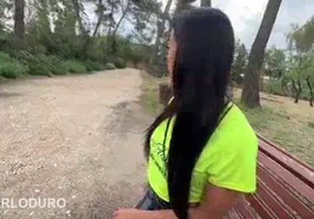 La beauté noire et plantureuse diamond jackson prend une grosse bite dans sa chatte humide et la chevauche comme elle ne la jamais fait auparavant