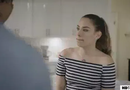 Cette tchèque est un vrai baiseur qui adore se faire percer la chatte par nimporte quel mec qui est prêt à payer pour ça.