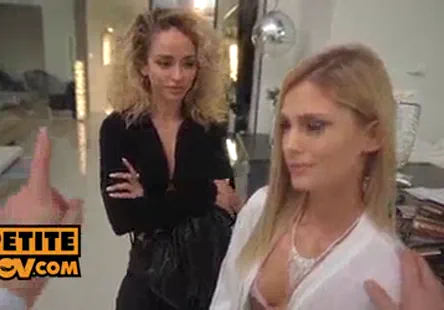 Je veux te baiser comme une baby-sitter en chaleur filme sa propre branlette, en disant hey pussy pendant quelle se masturbe.