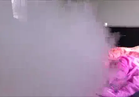 Une rousse asiatique reçoit un massage sensuel suivi dune tarte à la crème chaude.