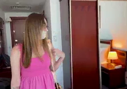 Linnocence dune jeune fille a été volée par un homme bien doté.