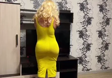 Un groupe de femmes latines se fait baiser par plusieurs bites lors dune orgie sauvage.