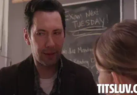 Alexa wild et katherin old sont deux lesbiennes en chaleur qui ne se lassent pas de la chatte de lautre. elles passent des heures à se lécher, se sucer et se doigter mutuellement jusquà ce quelles jouissent à fond.