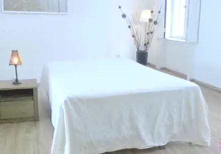 Les filles allemandes aux gros seins transforment les visiteurs masculins en maniaques avides de sexe.