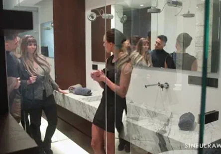 Vidéo porno gangbang de dani jensen où elle sattaque à tous les mecs et se fait remplir par chacun dentre eux, sous tous les angles possibles.