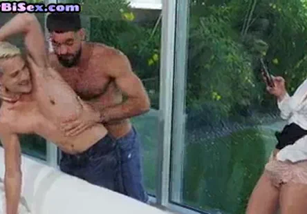 - peut être réécrit comme la salope perverse sest fait pilonner la chatte par un sale mari infidèle.