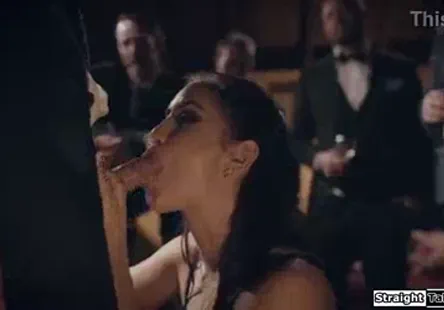 Je veux trouver une femme chaude, sexy et belle qui est aussi très excitée et qui aime faire lamour avec plusieurs partenaires en même temps.