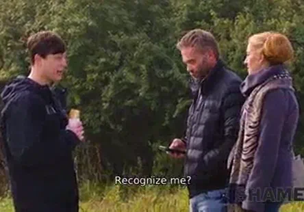 Elle mange son cul pendant quelle se masturbe le clitoris.