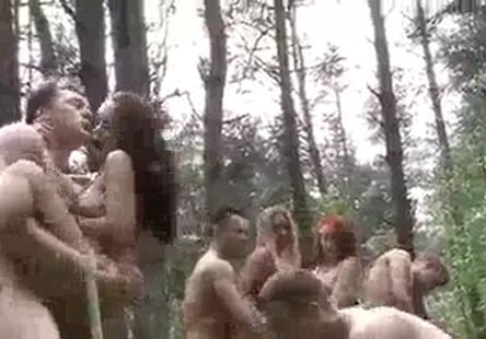 Alona se fait pilonner la chatte par une grosse bite apr&egrave;s lavoir suc&eacute; avec sa bouche.