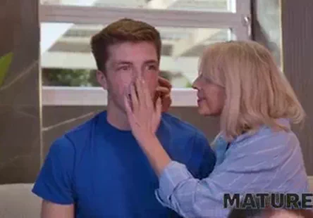 Les filles &eacute;taient domin&eacute;es par des melons. (cela na pas de sens.)