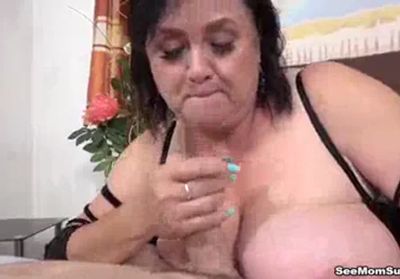 Ladolescente punk sexy aime le sexe brutal et adore &ccedil;a