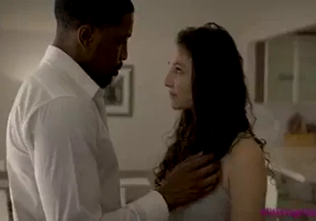 Amour extr&ecirc;me avec double p&eacute;n&eacute;tration, o&ugrave; les deux partenaires sont bais&eacute;s en m&ecirc;me temps par deux bites diff&eacute;rentes, ce qui entra&icirc;ne une explosion orgasmique intense pour toutes les parties impliqu&eacute;es.